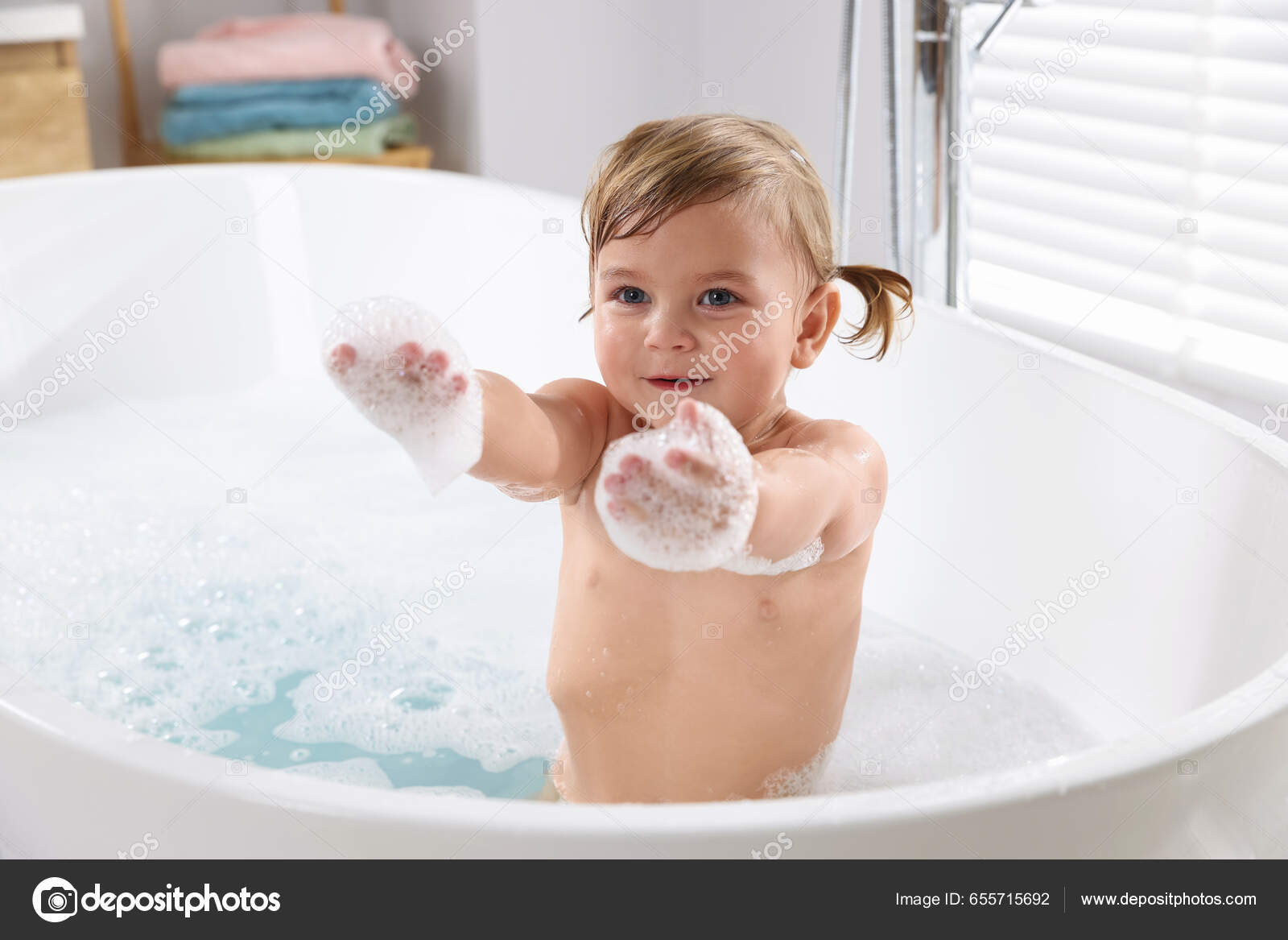 婴儿水疗怎么做（宝宝洗澡步骤）-幼儿百科-魔术铺