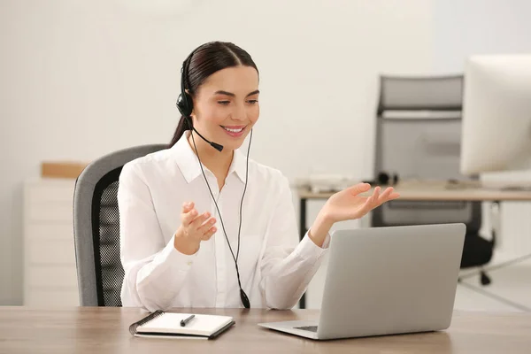 Hotline Betreiber Mit Headset Laptop Büro — Stockfoto