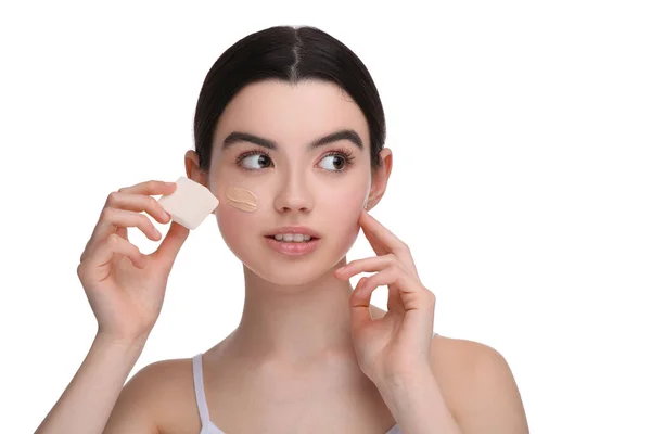 Teenage Girl Applying Foundation Face Makeup Sponge White Background — Stock Photo, Image