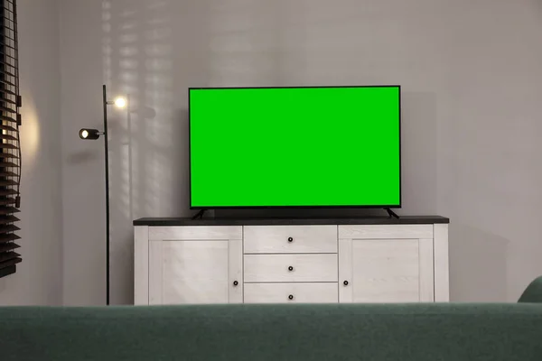 クロマキー合成 部屋にモックアップグリーンスクリーン付きテレビ デザインのためのモックアップ — ストック写真