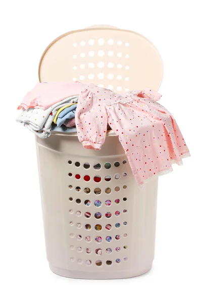 Çamaşır Sepeti Beyaz Bebek Kıyafetleri — Stok fotoğraf