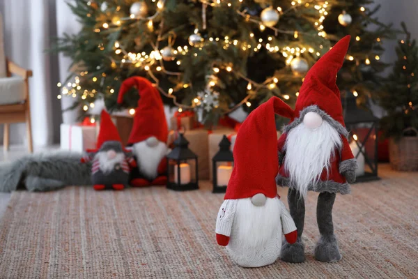 Cute Scandinavian Gnomes Carpet Christmas Tree Indoors —  Fotos de Stock