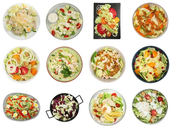Conjunto Diferentes Saladas Saborosas Com Repolho Chinês Tigelas Fundo Branco — Fotografia de Stock