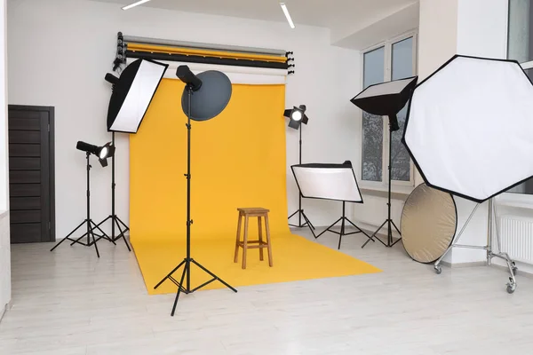 Interior Modern Photo Studio Bar Stool Professional Lighting Equipment — Foto de Stock