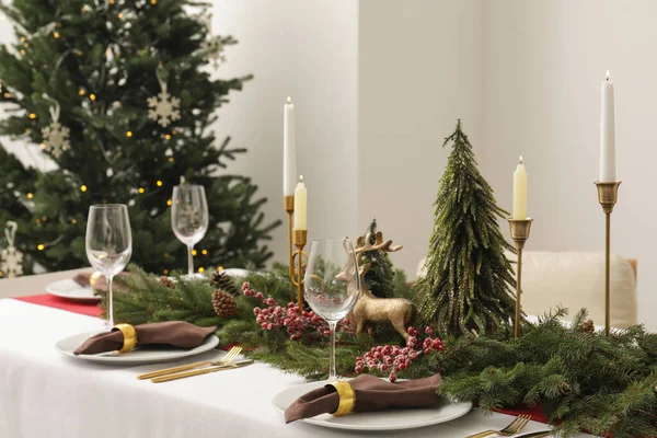 Hermosa Mesa Con Decoración Navidad Interior —  Fotos de Stock