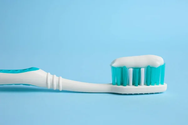 Brush Toothpaste Light Blue Background Closeup — Stock Photo, Image