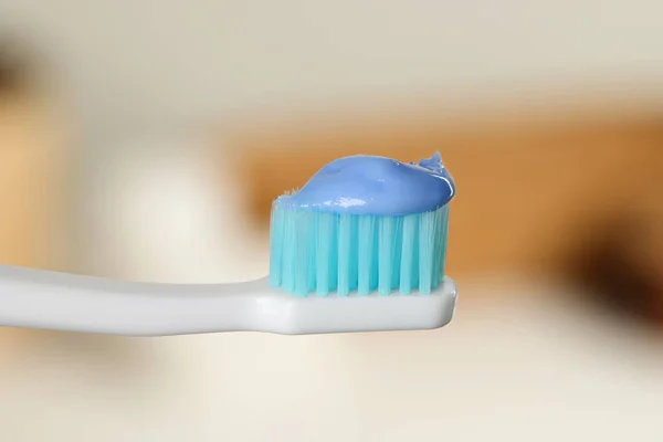 带糊状背景的塑料牙刷 — 图库照片