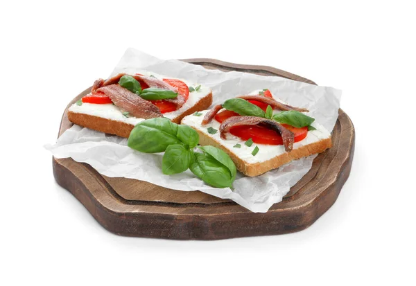 Läckra Smörgåsar Med Färskost Ansjovis Tomater Och Basilika Vit Bakgrund — Stockfoto