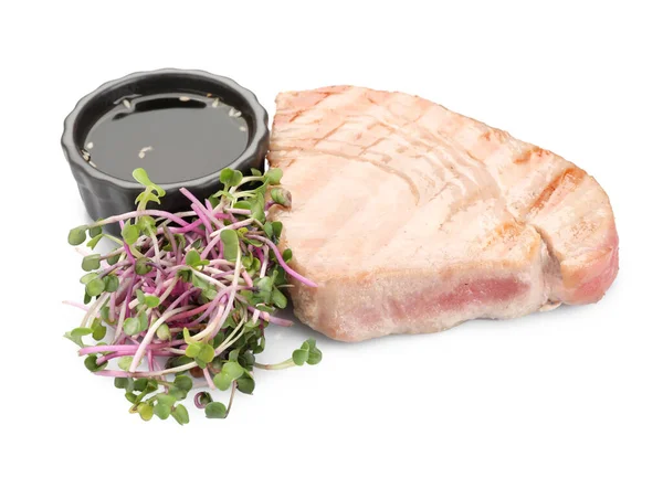 Délicieux Steak Thon Sauce Microgreens Isolé Sur Blanc — Photo