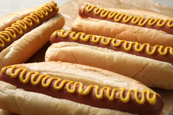 Čerstvé Lahodné Hot Dogy Hořčicí Detailní Pohled — Stock fotografie