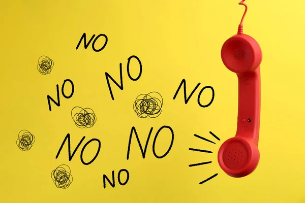 Şikayet Kırmızı Kablolu Telefon Ahizesi Hayır Kelimesi Sarı Arka Plana — Stok fotoğraf