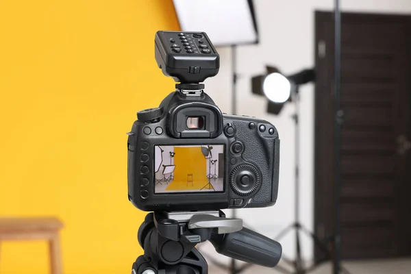 Tripod Camera Bar Stool Professional Lighting Equipment Modern Photo Studio — Stok fotoğraf