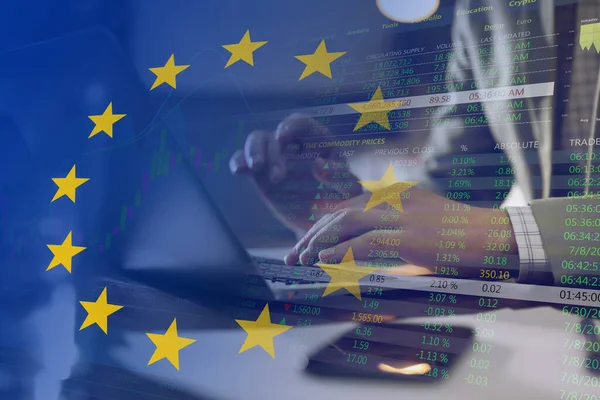 Börse Mehrfachbelichtung Mit Europaflagge Daten Grafik Und Mann Mit Laptop — Stockfoto