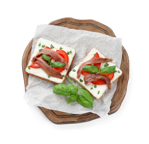 Вкусные Сэндвичи Сливочным Сыром Анчоусами Помидорами Базиликом Белом Фоне Вид — стоковое фото