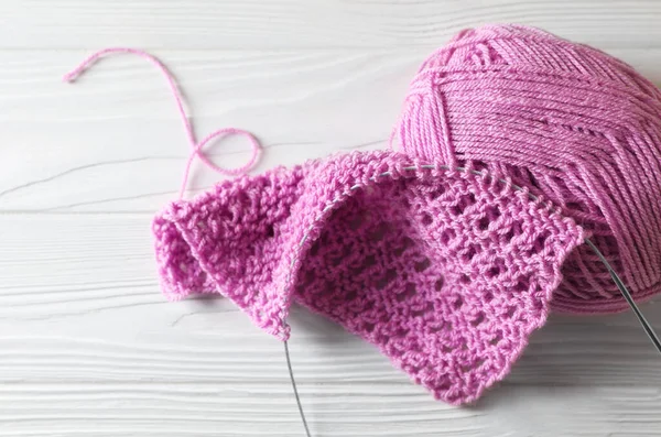 Soft Pink Yarn Knitting Metal Needle White Wooden Table Closeup — Stock Photo, Image