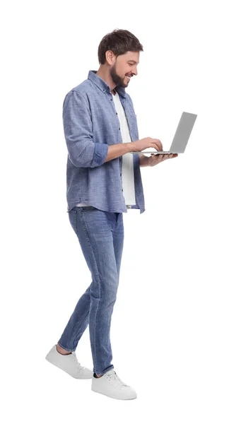 Pria Bahagia Dengan Laptop Latar Belakang Putih — Stok Foto