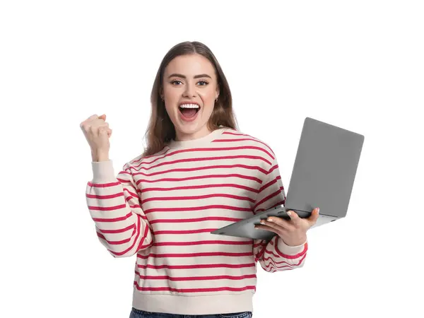 Beyaz Zemin Üzerinde Laptop Ile Mutlu Bir Kadın — Stok fotoğraf