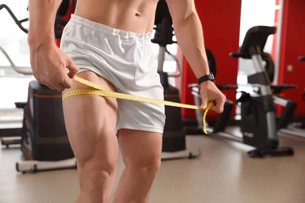 Athletic Man Measuring Thigh Tape Gym Closeup —  Fotos de Stock