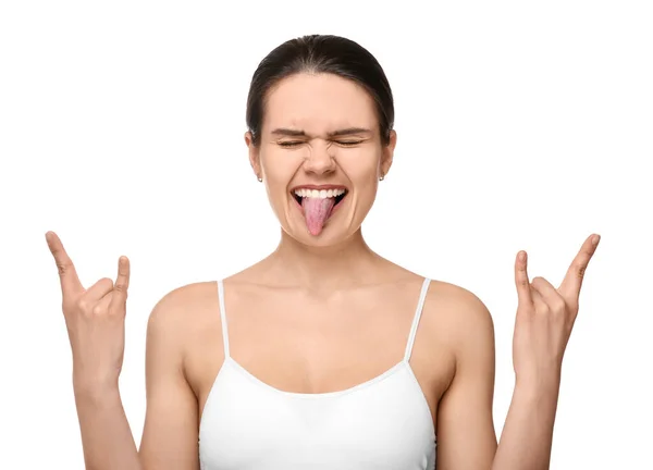 Ευτυχισμένη Νεαρή Γυναίκα Δείχνει Γλώσσα Της Και Ροκ Χειρονομία Λευκό — Φωτογραφία Αρχείου