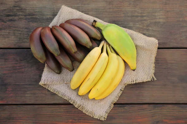 Различные Виды Бананов Деревянном Столе Вид Сверху — стоковое фото
