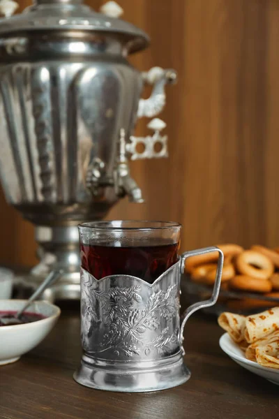 Vintage Samovar Cup Hot Drink Snacks Served Wooden Table Traditional — Stock Fotó