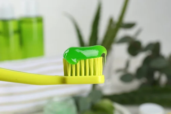 Toothbrush Aloe Toothpaste Blurred Background Closeup — Stock Photo, Image