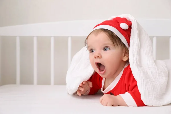 Niedliches Baby Festlichen Weihnachtskostüm Der Krippe Raum Für Text — Stockfoto