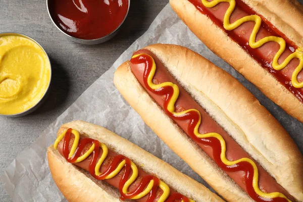 Delicious Hot Dogs Mustard Ketchup Grey Table Flat Lay — Stock Photo, Image