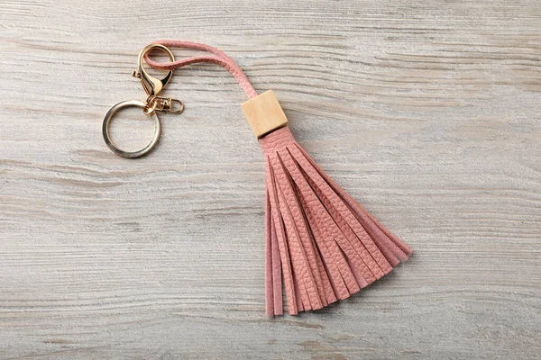 Pink Leather Keychain Light Wooden Background Top View — Stock Photo, Image
