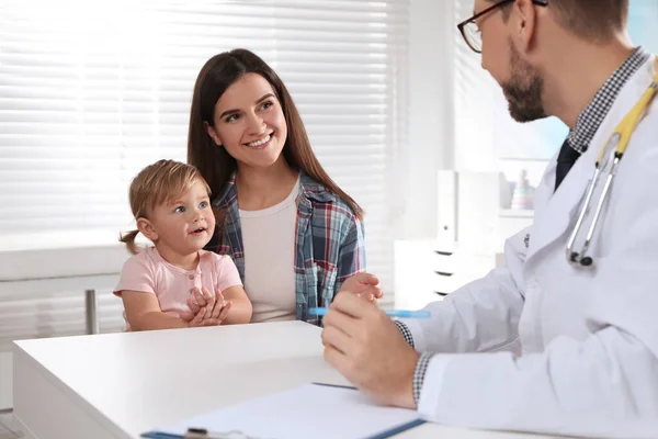 Mother Her Cute Baby Having Appointment Pediatrician Clinic Doctor Examining — Stock Photo, Image