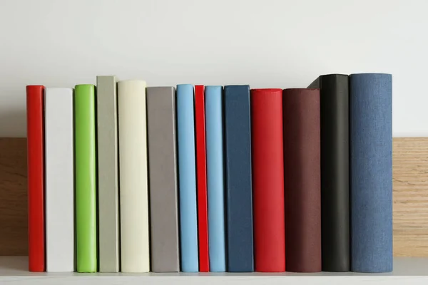 Many Hardcover Books Wooden Shelf White Wall — Stock Photo, Image
