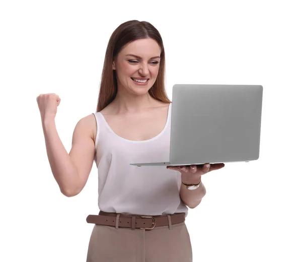 笔记本电脑在白色背景上的美丽的女商人 — 图库照片