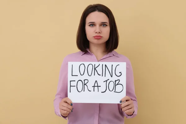 Junge Arbeitslose Frau Hält Schild Mit Der Aufschrift Looking Job — Stockfoto