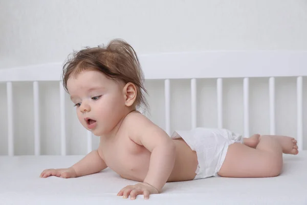 Schattige Kleine Baby Liggend Comfortabele Wieg Thuis — Stockfoto