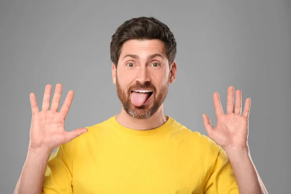 Man Showing His Tongue Gray Background — Stock Photo, Image