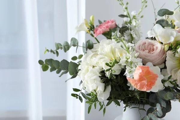 Mooi Boeket Van Verschillende Verse Bloemen Witte Achtergrond Close — Stockfoto