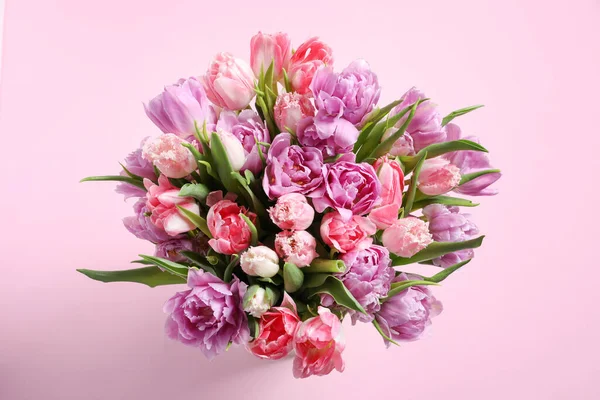 Belo Buquê Flores Tulipa Coloridas Fundo Rosa Vista Superior — Fotografia de Stock