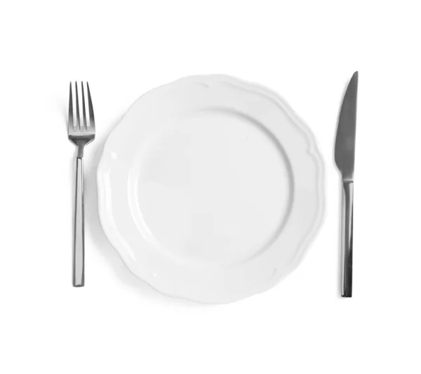 Καθαρίστε Πιάτο Και Γυαλιστερά Μαχαιροπίρουνα Λευκό Φόντο Πάνω Όψη — Φωτογραφία Αρχείου