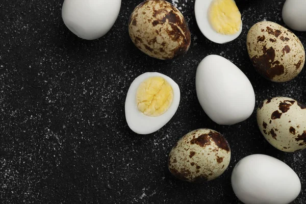 Huevos Codorniz Duros Pelados Sin Pelar Sobre Mesa Negra Puesta — Foto de Stock
