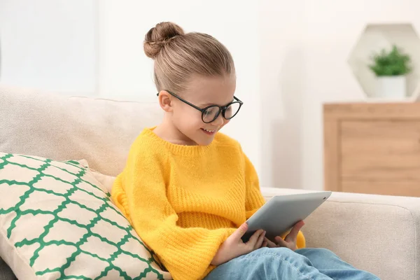 Cute Little Girl Glasses Tablet Sofa Indoors — Stock Photo, Image