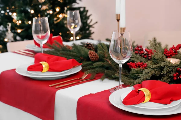 Schöne Tischdekoration Mit Weihnachtsdekor Drinnen Platz Für Text — Stockfoto