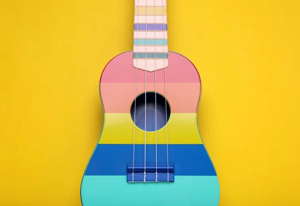 Ukelele Colorido Sobre Fondo Amarillo Vista Superior Instrumento Musical Cuerda — Foto de Stock