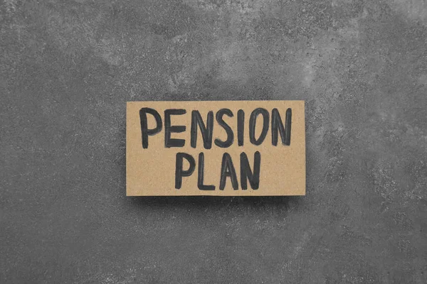 Karta Słowami Pension Plan Szarym Stole Widok Góry — Zdjęcie stockowe
