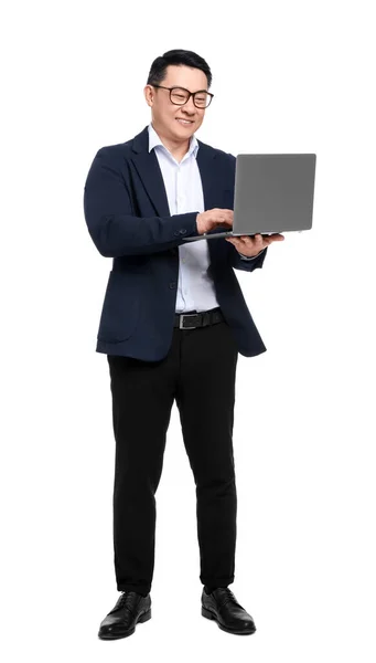 Üzletember Öltönyben Laptop Fehér Háttér — Stock Fotó