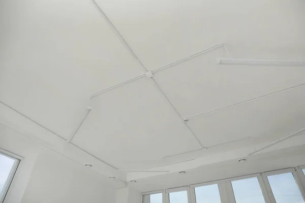 White Ceiling Modern Lighting Office — стоковое фото