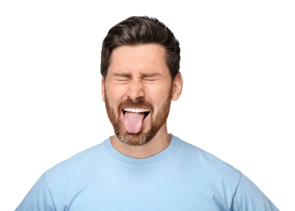Mann Zeigt Seine Zunge Auf Weißem Hintergrund — Stockfoto