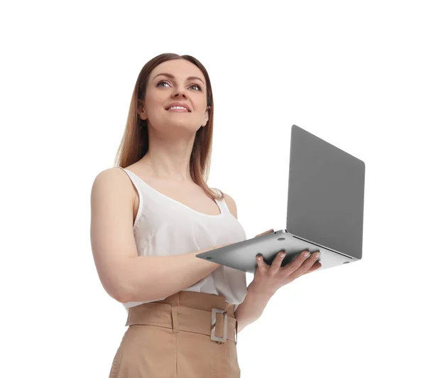 漂亮快乐的女商人 有白色背景的笔记本电脑 低视角的视野 — 图库照片