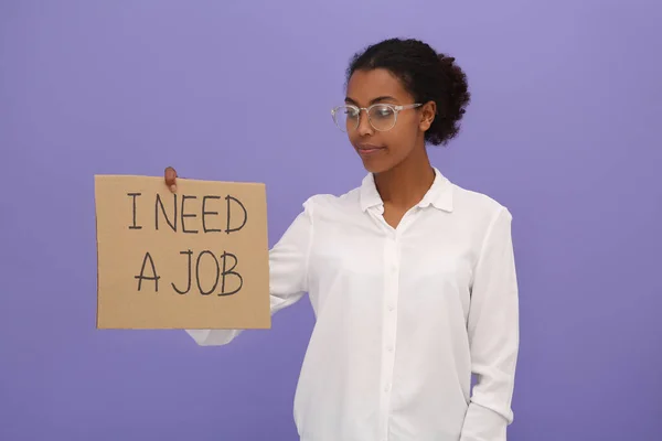 Chômeuse Afro Américaine Tenant Signe Avec Phrase Need Job Sur — Photo