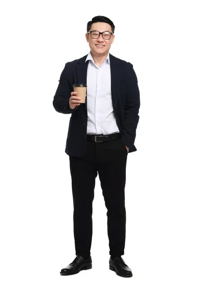 白い背景にドリンクのカップに合うビジネスマン — ストック写真