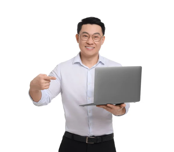 Beyaz Arka Planda Dizüstü Bilgisayarı Olan Resmi Giyinmiş Bir Adamı — Stok fotoğraf